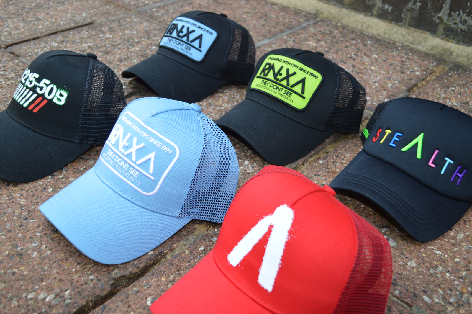 Summer Strap-back Caps now online !