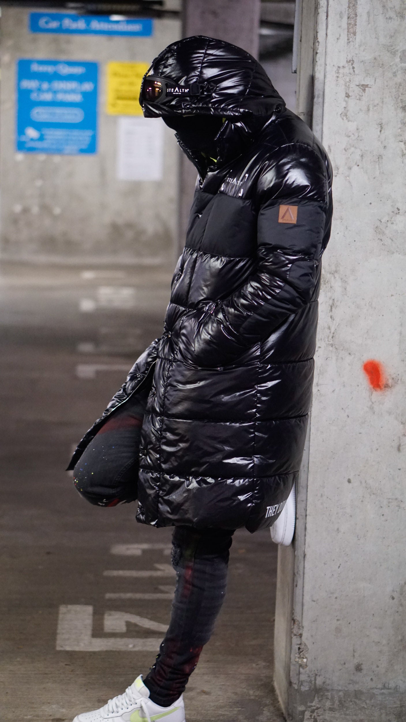 Nordic down shop coat with goggles